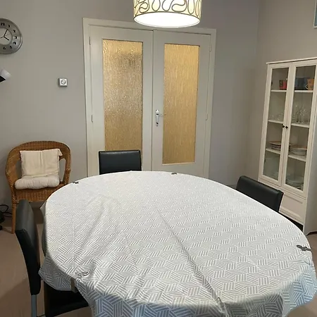 Lägenhet Comfortable 2-bedroom In The Centre Of T93